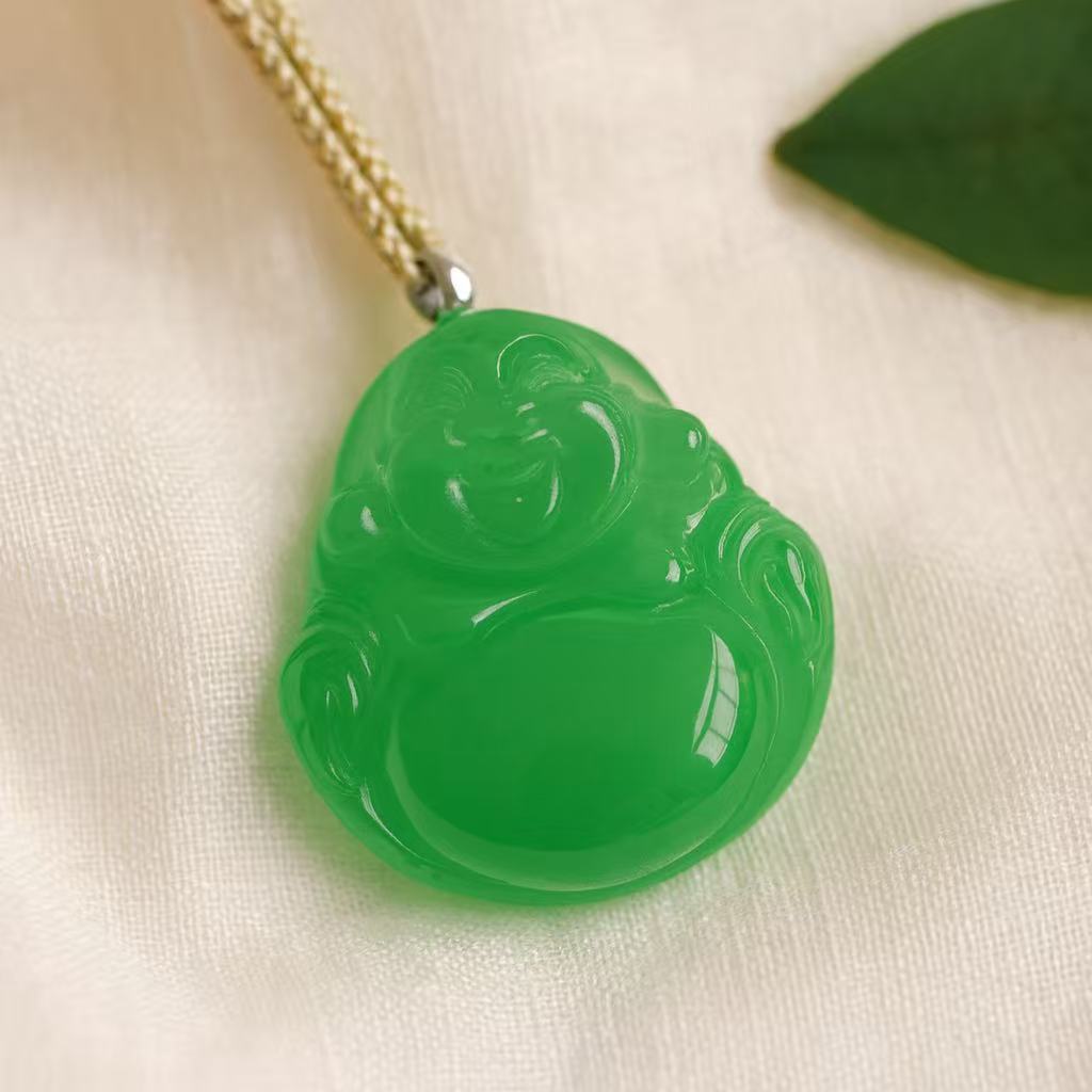 D119 Pendant Necklace: Green Joyful Spirit